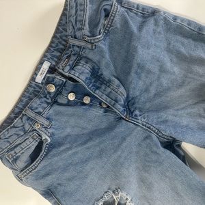 Ripped blue jeans /High Rose